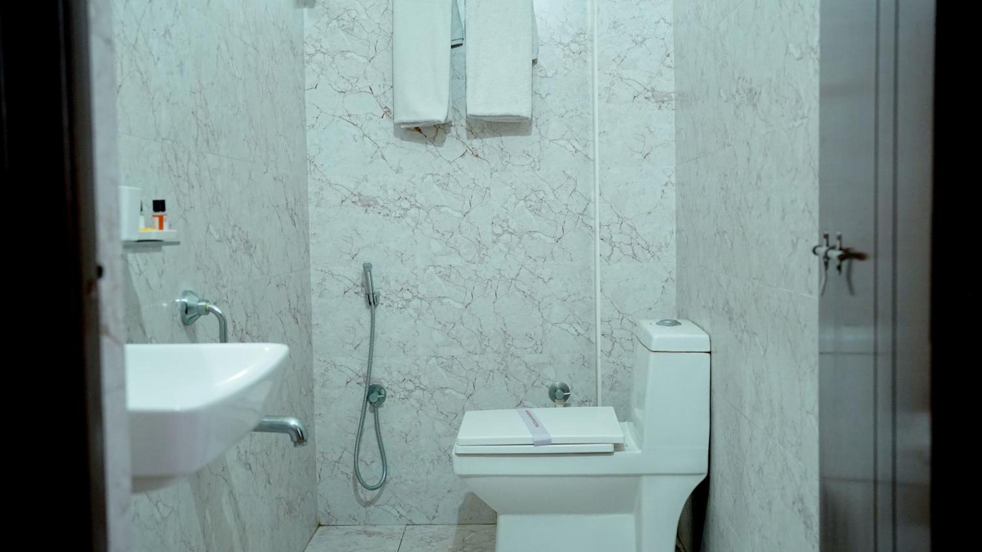 Hotel Mountview Comforts Tirupati Exterior foto